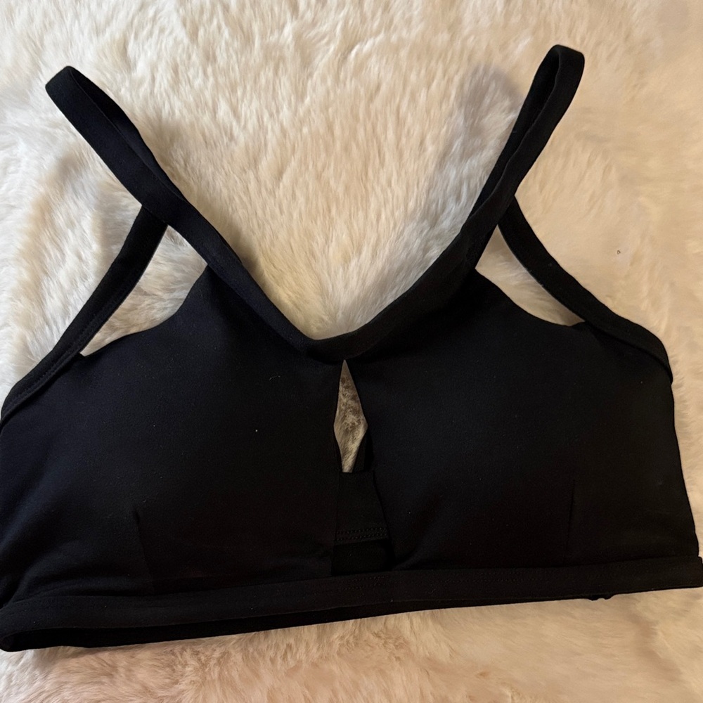 Bombshell Queen Sports Bra- Comfort Cutout Support